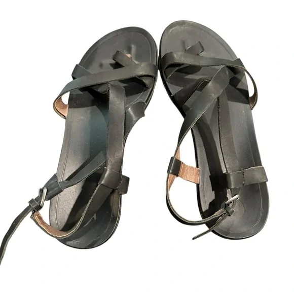 OluKai upena sandal toe strap ankle buckle leather summer sandal beach black 10 - Picture 5 of 6